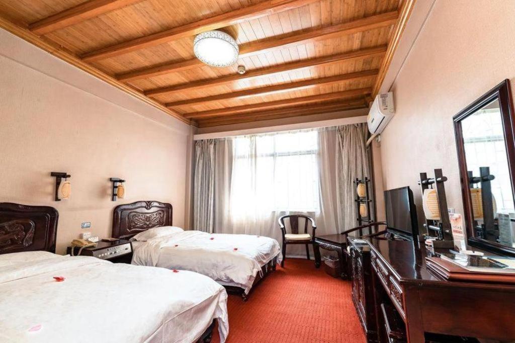 Golden Spring Hotel Lijiang Lijiang  Exterior foto